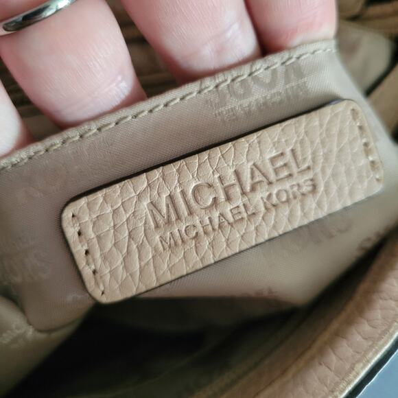 Michael Kors MK Hallie Beige Tan Gold Pebbled Leather Crossbody Purse Bag - Picture 10 of 15